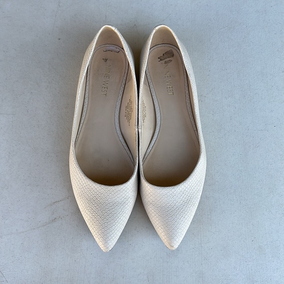 NINE WEST | White Vegan Embossed Snakeskin Pointy Flats - Picture 2 of 9